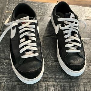 Nike sneakers. Still a ton on life left in them! Your 6.5.